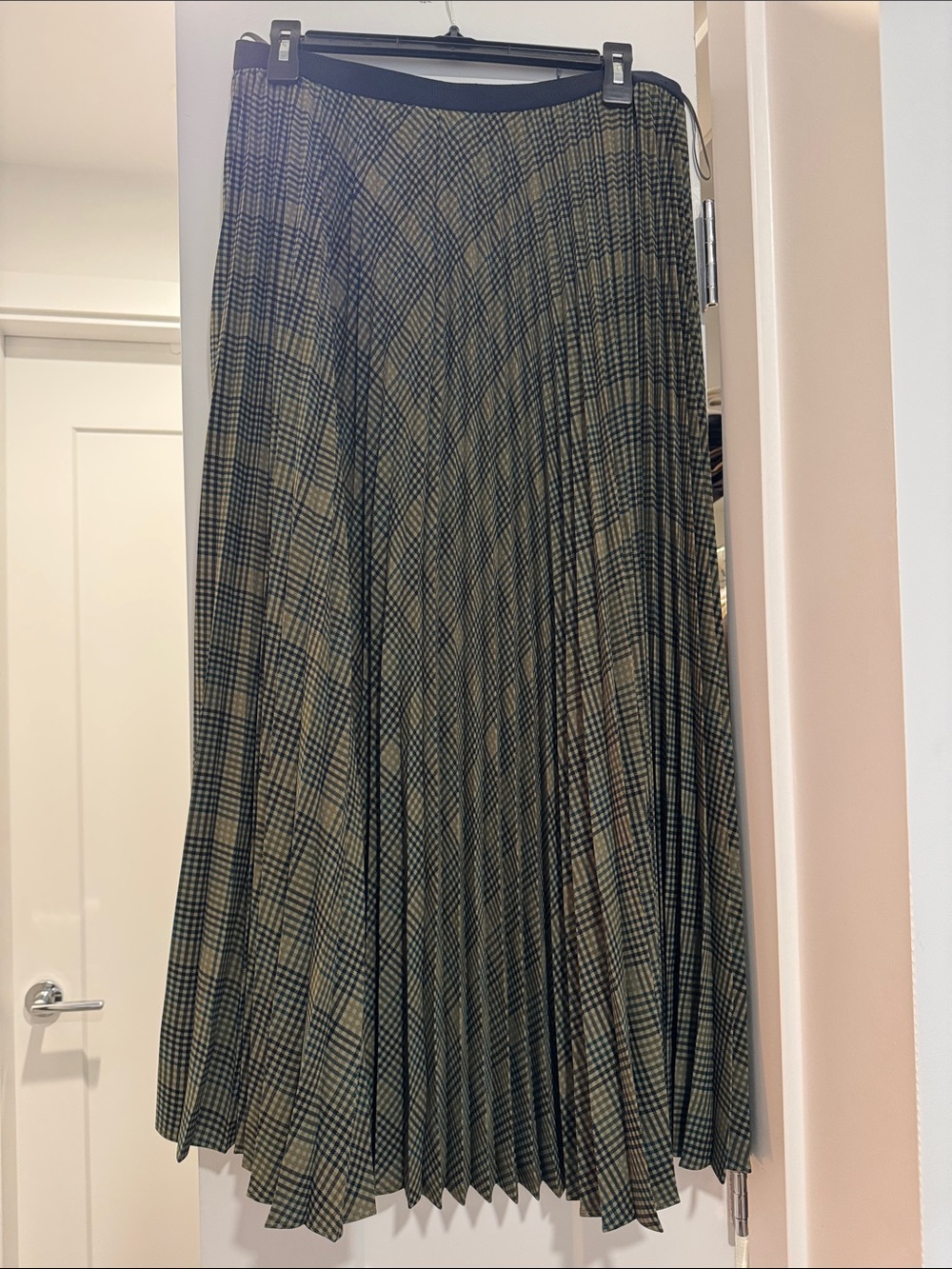 Uniqlo Olive and Black Pleated Midi Skirt
